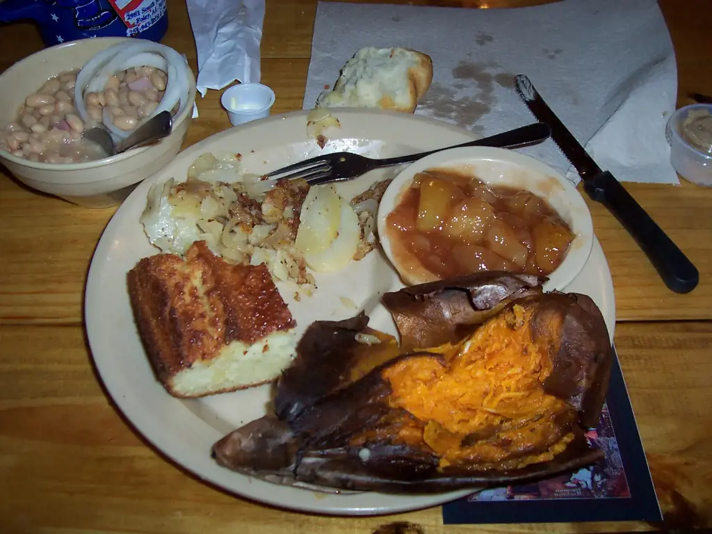 Lamberts Cafe   Indulge In A Delicious Meal While Experiencing The Famous Throwed Rolls In Sikeston 20230708040453.webp