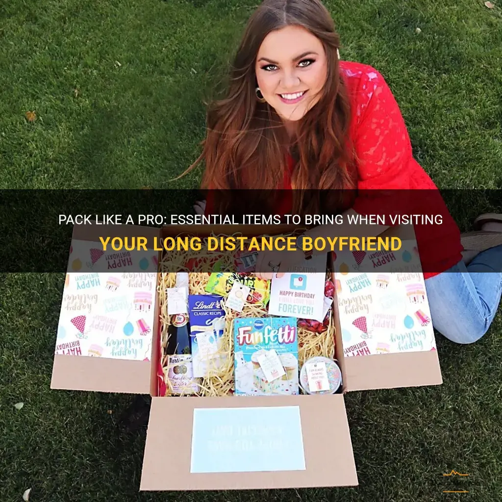 what to pack when visiting long distance boyfriend
